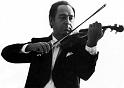 Felix Ayo.Violinista vizcaino nacido en Sestao en 1933.